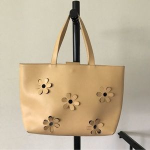 Italian leather tote bag / tan with flower cut out